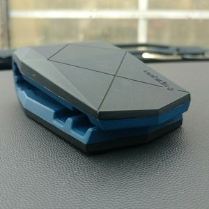 Spigen Cell Phone Car Holder clamshell NWOT